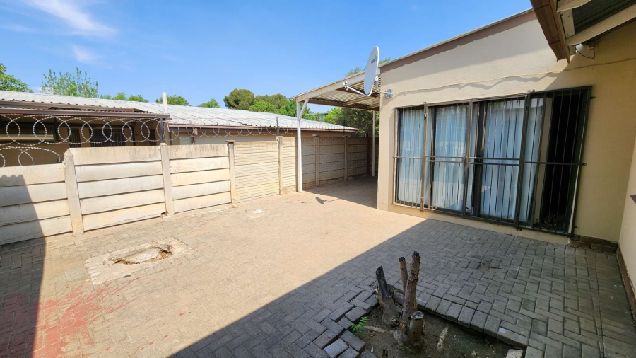 12 Bedroom Property for Sale in Brandwag Free State